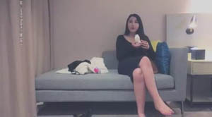 极品甜美外围美女  乖巧可爱自带性感网袜  这样摸你奶头有感觉吗  妹子很羞涩