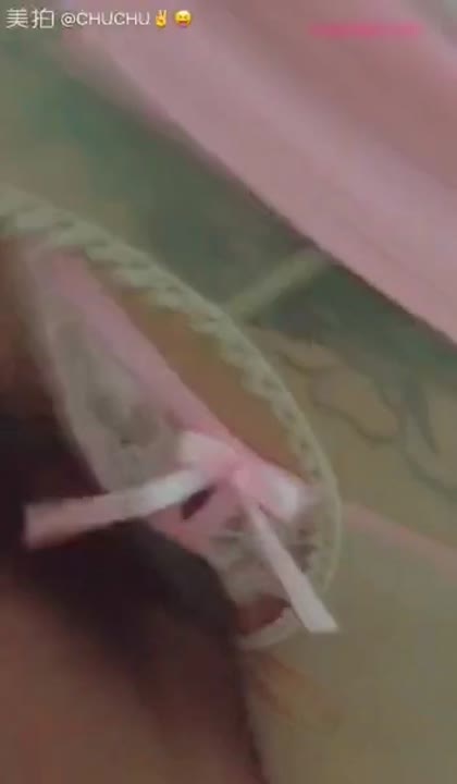 穿着性感的气质漂亮美女停车时被色狼歹毒瞄上跟踪到...