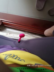 【离婚女人苦啊】小奶猫（原小可爱）复播，单亲妈妈太饥渴，出去买菜逼里塞跳蛋，回家自慰小穴好粉，正在爽儿子跑过来打断，赶紧提起裤子好尴尬