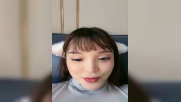 #直播 完美露脸的极致妹妹自己推油按摩