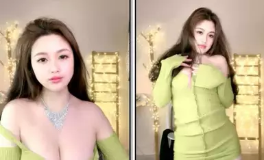 最新国产AV剧情新作-极品身材美腿女神的灰色情趣 跪舔强制口交 沙发上多姿势无套爆操 口爆吞精超诱惑