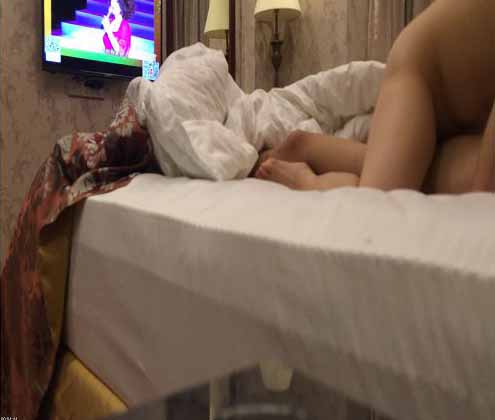 东莞再会眼镜妹zb逼逼依然还很嫩貌似比以前成熟瞭不少