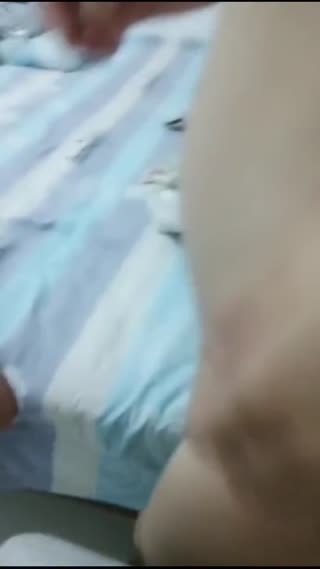 漂亮美眉 在家被男友无套输出 内射 爽叫不停