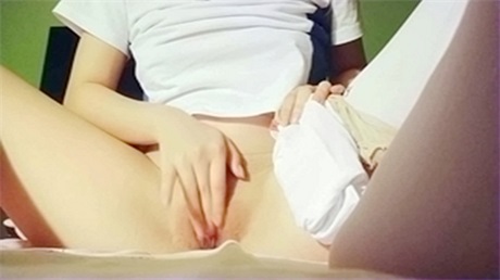 青春期还没过的中学生穿着校服自慰小嫩比让人直流口水