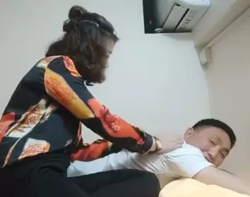 完美身材大奶正妹给力爱爱，蜂腰美臀 绝美脸蛋让人欲仙欲死 加上一脸迷离的眼神 干得不要不要的