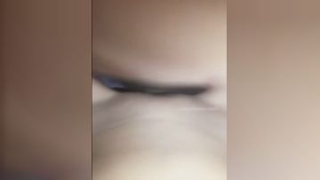 湖南90后清纯气质美女主播为了网友多刷礼物直播和猥琐男啪啪,脱掉内裤才发现竟是个极品白虎,逼逼真肥美!