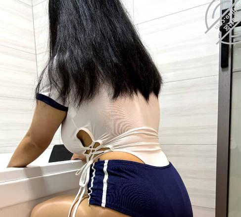 海角社区.日系服饰妹妹水中自慰后射之