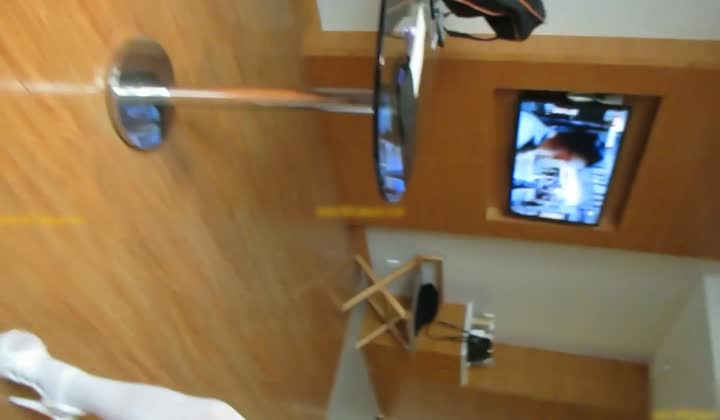 极品好身材长得像奶茶妹章X天的嫩模酒店私拍摄影师让...