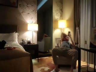 著名圈主张总约白衣大奶小奴，驾车带回房间开操，穿上黑丝淫