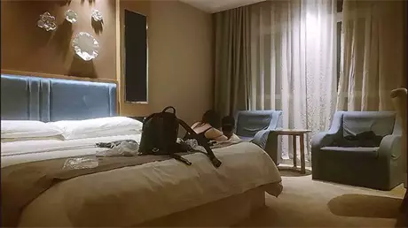 【哥只是一个传说520】酒店约丰满女王调教，趴在地上...