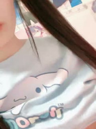 超嫩小萝莉刚满18双马尾卡哇伊，娇小身材撩起衣服揉捏贫乳，脱下内裤掰穴特写，超嫩紧致没怎么被开发过