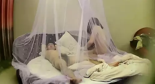 酒店偷拍小伙开着高音量狂草小女友干爽后妹子坐上来...