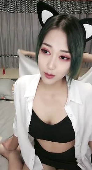 清纯少妇致命诱惑  清晨打响第一炮  红色高跟鞋 黑裙美腿  有妻如此夫复何求  妩媚娇嗔又贤惠  干完还要去做饭