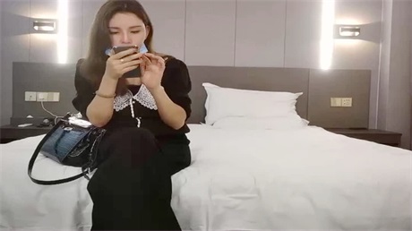 夜场性感黑衣大长腿妹子啪啪，乳推舔背骑坐自己动后...