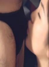 嫂子娇喘太大引小舅子偷窥！人妻夜战呻吟失控引发3P混战