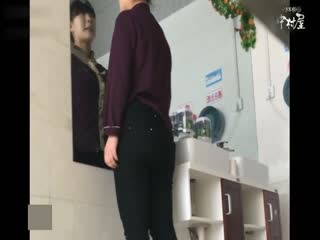 清纯巨乳女神，外国留学喂大屌，干的跟狗一样趴着还享受其中