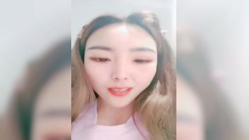 晴儿宝贝~给哥哥口舔了那么久~都硬不起来~真想一口吃掉它！求操~BB瘙痒难受~狼友们快来艹死她！第02集