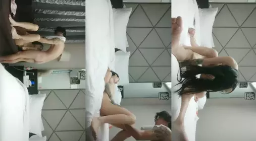 可爱的萝莉脸蛋儿，圆润的大屁股，黑丝美腿，才19岁就这幺骚了 难得啊