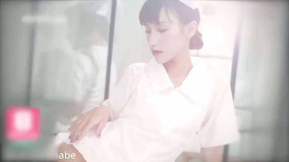 【台湾】手机游戏认识的淫荡女网友，我与好友相约到旅馆测试她的小穴有多强！