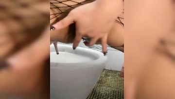 风骚的小姐姐跟小男友啪啪直播，口交大鸡巴让小哥舔脚又舔逼，情趣连体丝袜多体位无套爆草，浪叫呻吟不止第02集