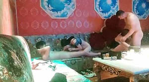 足浴店勾搭重金忽悠小少妇来啪啪  钻到胯下狂舔鲍鱼  姿势繁多干良家就是爽