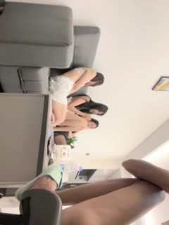 返场护士小夫妻，三个男人重点照顾，淫液点点，极品美鲍鱼_1