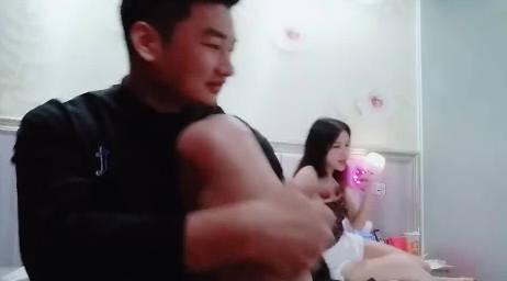 冒似大衣哥儿子出轨前妻性感闺蜜