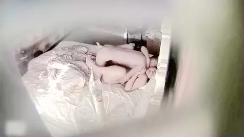 胸大丰满的年轻眼镜妹宾馆和男友开房主动诱惑求操,性...