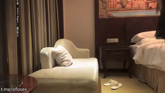 蓝衣大长腿高颜值妹子啪啪，情趣透视装扭动诱惑擡腿站立后入