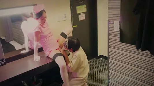 淫娃和男友在打扑克情趣护士装太有情调了娴熟吃鸡吸干阳气每一声淫叫都有种要射的冲动.