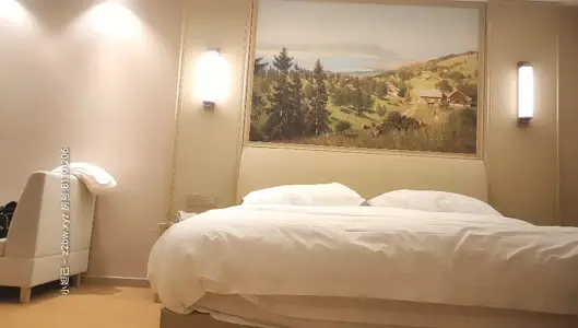 一屌极品寻欢 双飞俩性感美女