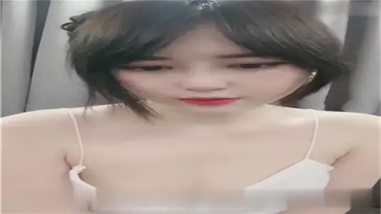 18岁清纯妹子被渣男伤透心，宿舍里寂寞自慰高潮不断