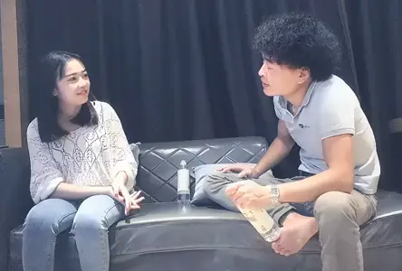 约了个肉肉身材甜美妹子聊聊天擡腿侧入猛操