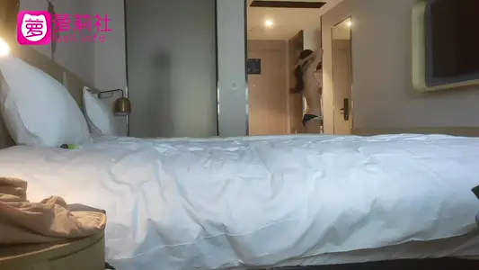 阿刚探花 网约刚下海不久的清纯白虎学生妹 情趣丝袜极致诱惑