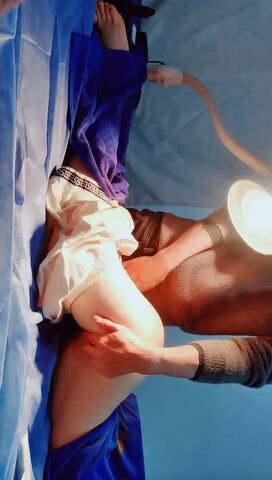 SPA养生馆内，今日来了个白皙美乳翘臀小姐姐，白虎蝴蝶穴，一对美乳又粉又挺，连续暴插好几炮1