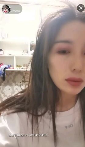 高颜值妹子四女两男，情趣装女女互舔性感翘臀上位骑乘，很是诱惑喜欢不要错过