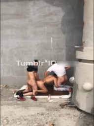 汤不热流出某大神博主把老婆绑在景区的石洞里叫来几个单男来玩