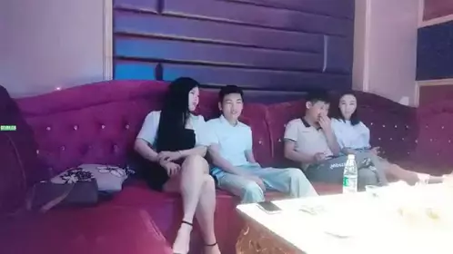 全国探花约啪超性感尤物波斯猫176白超短裙大蜜浅金栗长发高颜混血面孔S型身材作风.