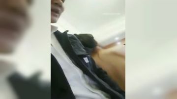 流氓级萝莉主播酒店约艹粉丝 和样子很奇芭的堂兄弟干上了还说什么肥水不外流