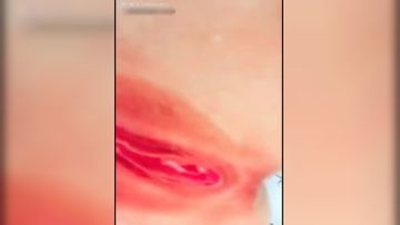 性感漂亮的网红女神鹿少女跳艳舞ZW后又去勾引在沙发上睡觉的表弟