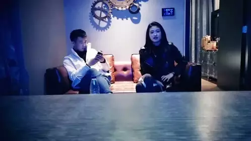 高颜值皮衣妹子酒店啪啪换上黑丝苗条身材口交大力猛操呻吟娇喘连连