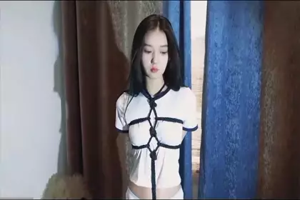 女神模特 灵灵 大尺度私拍 树屋轻调 神仙颜值清纯萌妹子，灵灵，首次捆绑TJ，捆绑挣扎，超紧股绳，被大姐姐用棒棒玩到全身抽搐，