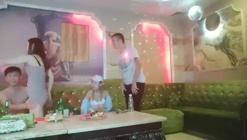 探花从中过_制服黑丝诱惑