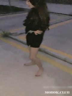 OO后姐妹花被渣男开车到户外玩耍,脱光光互相吸允对方奶子,在车后座秀身体