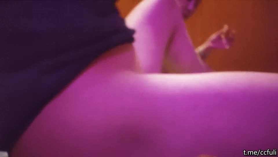 【#探街小王子】足浴店，今天碰见个极品骚货，一堆大奶坚挺，被干得鬼哭狼嚎，表情特写好销魂