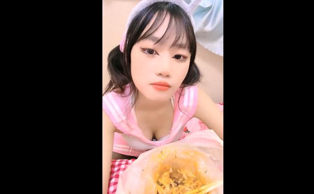 二次元，大长腿，【大白兔柳岩】，新人下海，学妹挺可爱