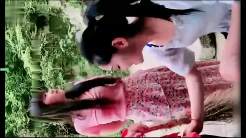 阊壑械陌察o女孩眼含泪花吃精眼神委屈哦