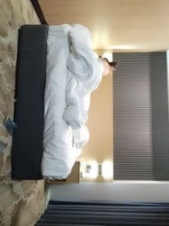 【大海浪探花】，新晋探花精彩不断，178大长腿美女，肤白貌美，抱起狂插，汗流浃背小伙暴力输出干高潮