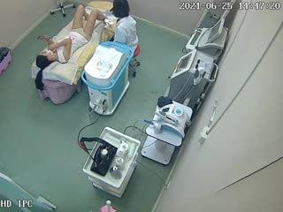 舞蹈训练班美女老师下海兼职,学生都走了,训练室果体跳壹段,臊的不行