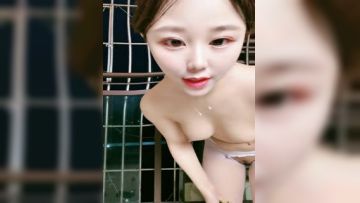 超骚的颜值女主播一根黄瓜玩一天的节奏，从白到黑站在窗前大秀直播，不停抽插骚穴和菊花，浪叫呻吟高潮不止第06集